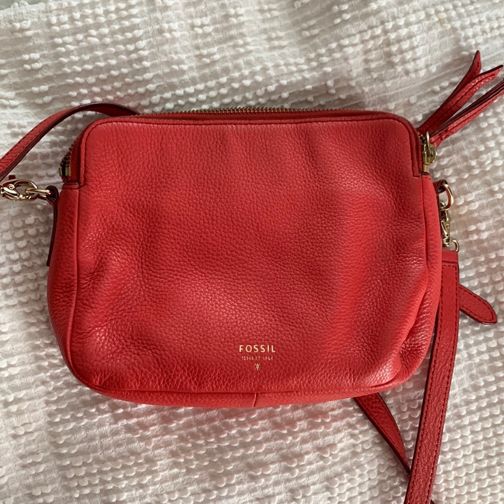 Fossil Crossbody in Soft Red
